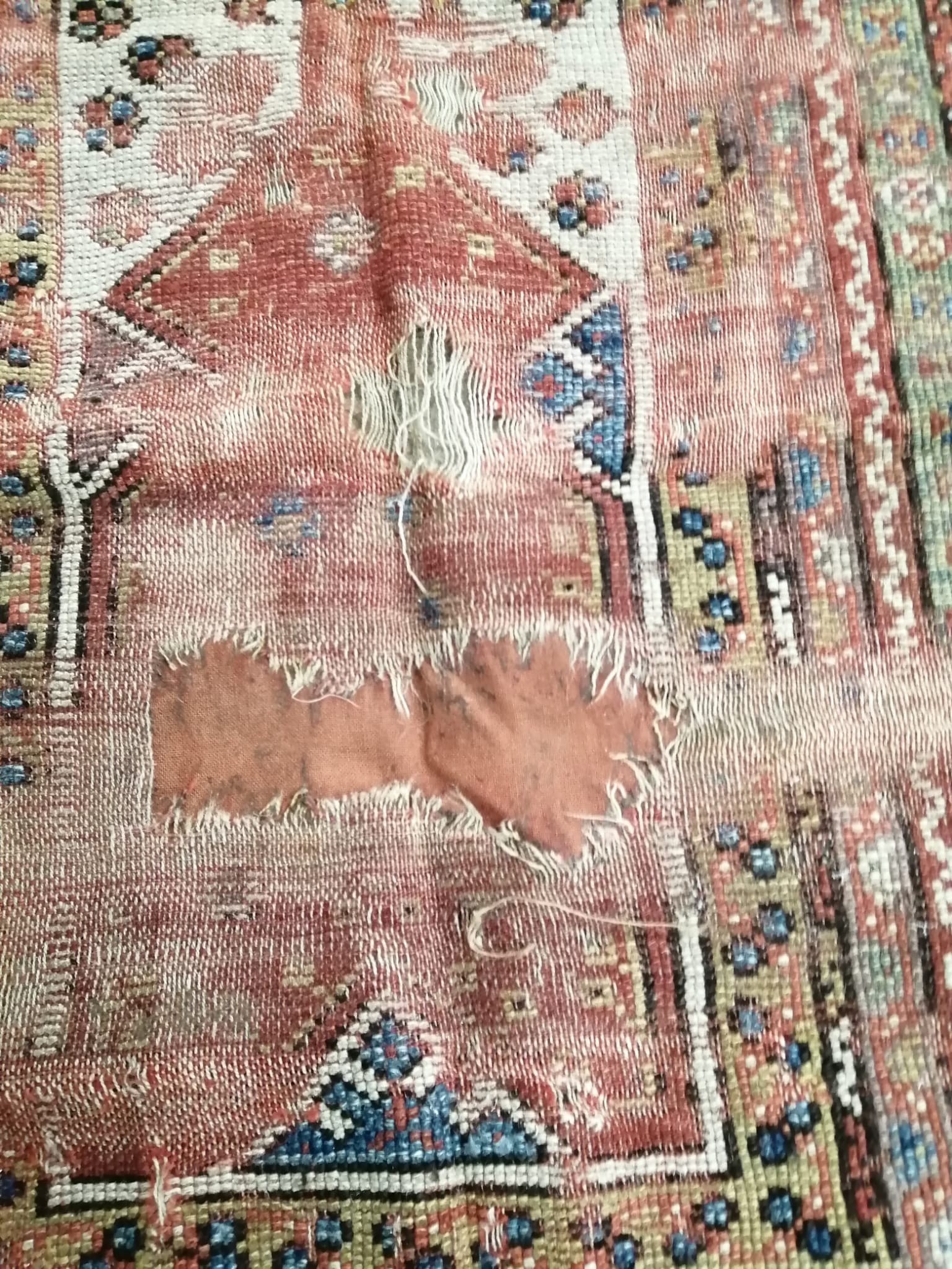 An antique Turkish Melas rug, 128 x 107cm